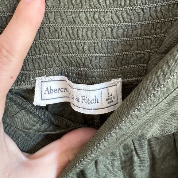 Abercrombie & Fitch Green Pull On Smocked Casual Tie Shorts Womens L Summer - Picture 3 of 5